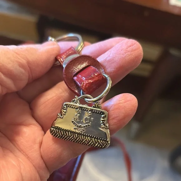 Vibrant Red Leather Clutch with Crocodile Texture - Picture 9 of 9